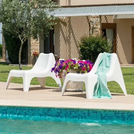 Olea Shared Pool I, Sani *